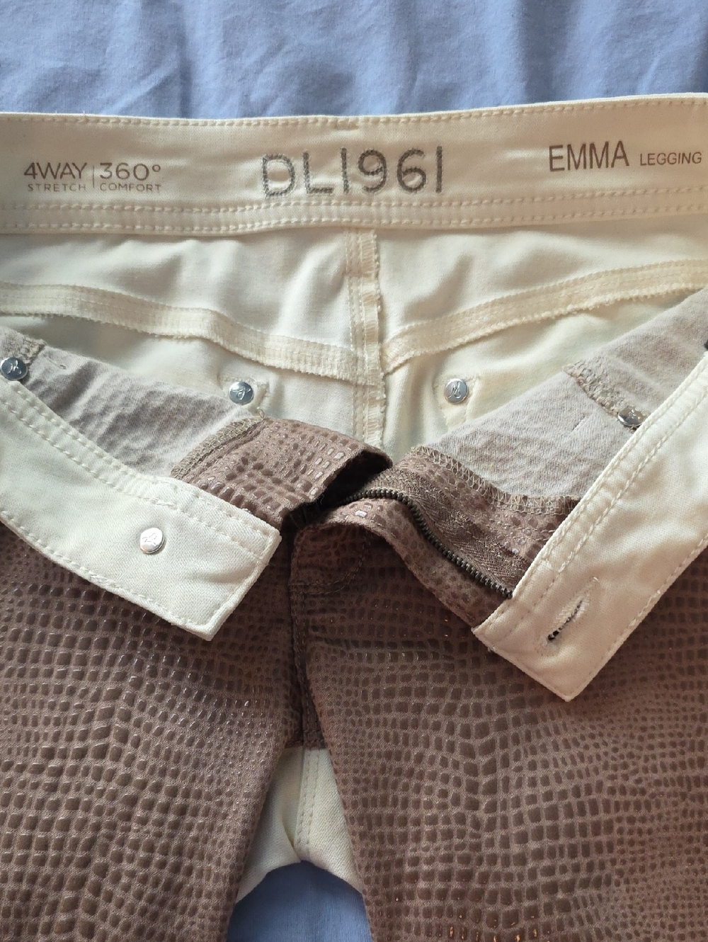 DL1961 Emma Croc-Embossed Legging in Taupe with Cream Waistband